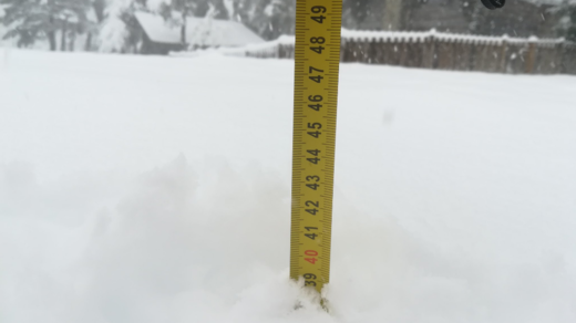 © Météo Languedoc Près de 40 centimètres de neige sur le mont Lozère, et la neige continue de tomber - 13 mai 2018.