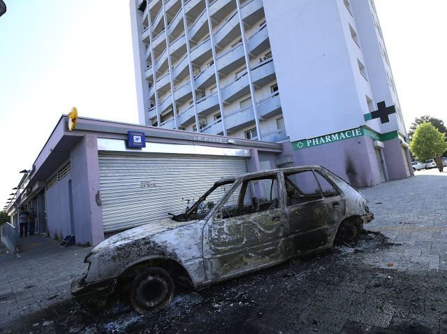 La France s'enfonce dans la violence