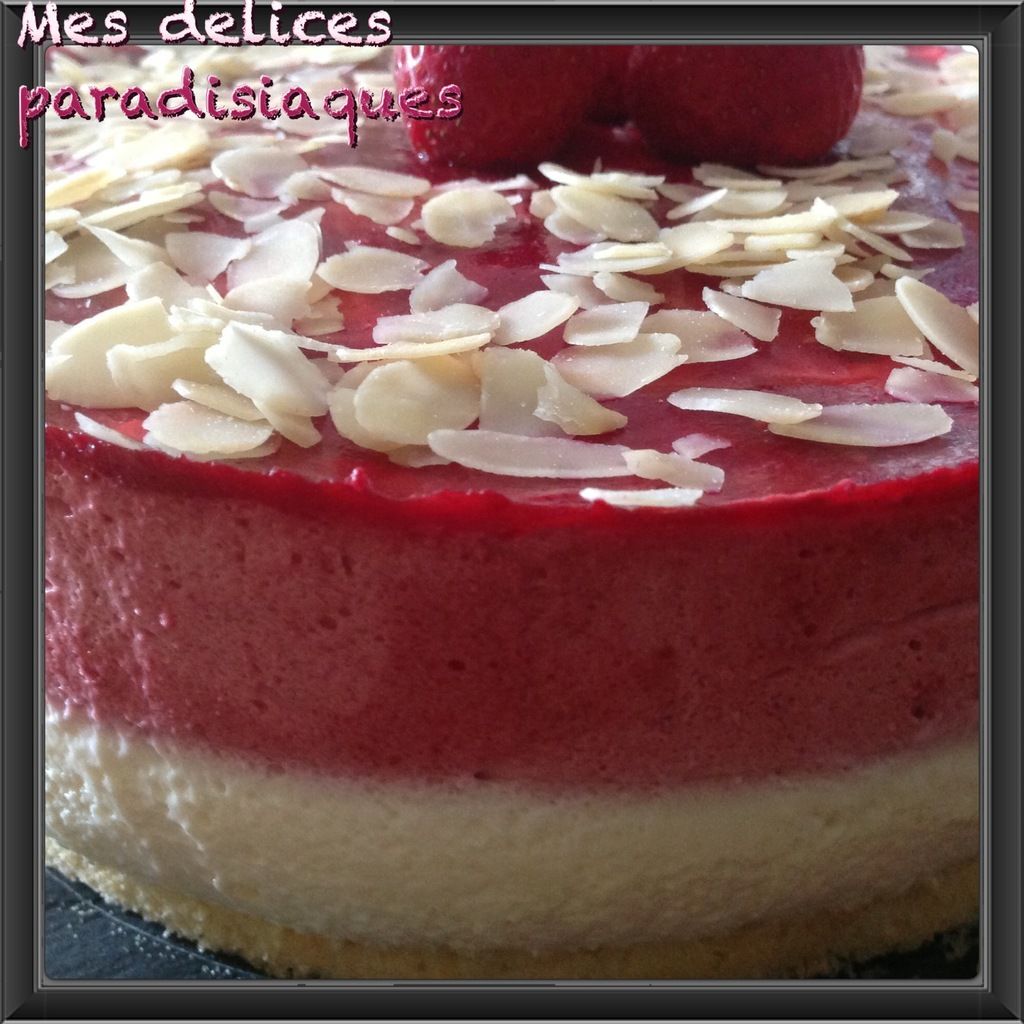 Entremet Genoise Au Citron Mousse Au Chocolat Blanc Mousse Framboise Et Sa Gelee De Framboise Avec Amandes Effilees Et Trio De Fraises Le Blog De Mesdelicesparadisiaques Over Blog Com
