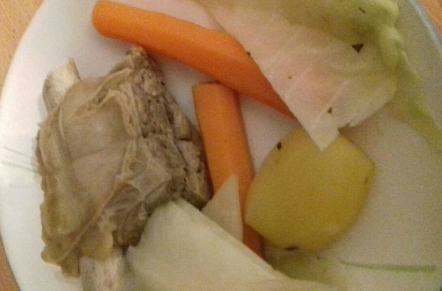 Potée au coti, chou, carottes et pommes de terre