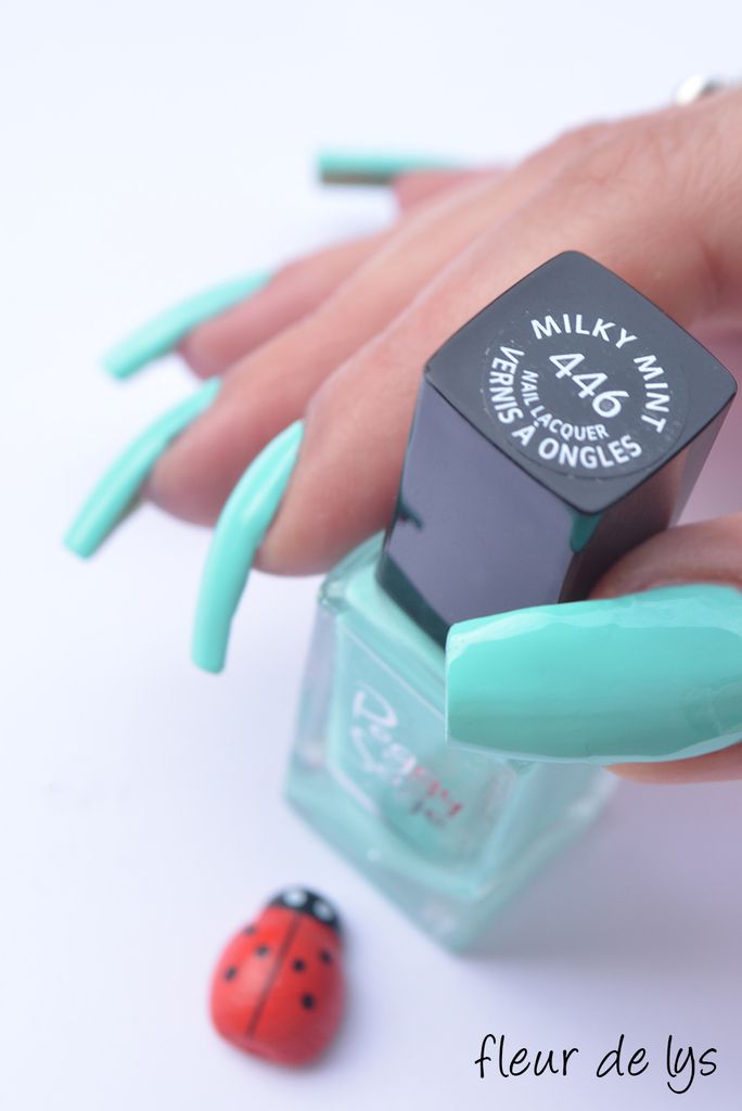Vernis ongles pastel menthe