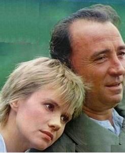 MIOU-MIOU - ACTERIEUR DU CINEMA