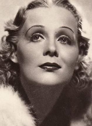GLORIA STUART