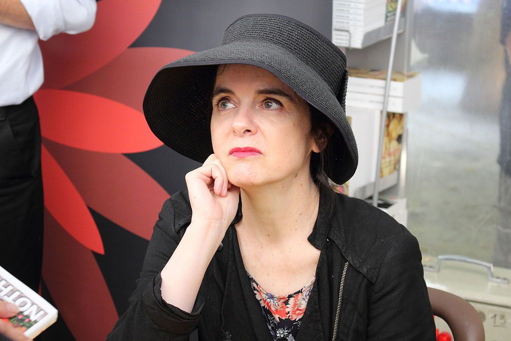 Citations Princeps D Amelie Nothomb La Dame Aux Droles De Chapeaux Citons Precis Com Citations