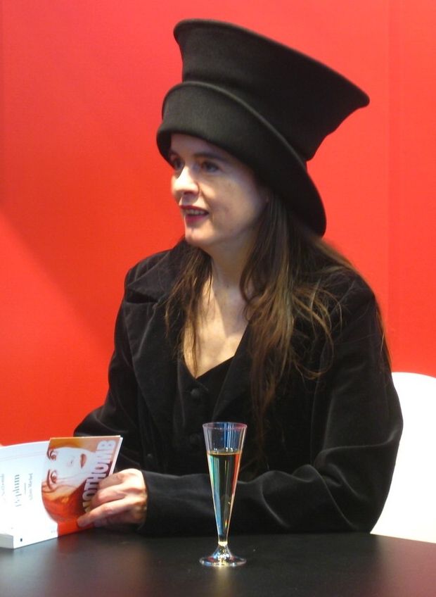 Amélie Nothomb ; 20 citations princeps de la dame aux drôles de chapeaux -  Citons-precis.com/citations