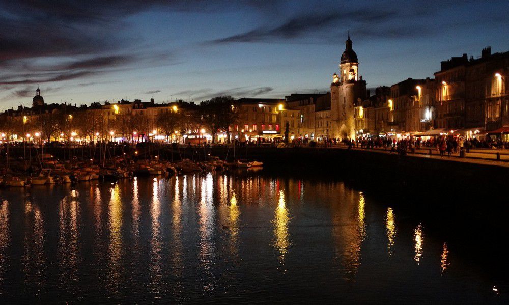 Le port de La Rochelle à la tombée de la nuit...