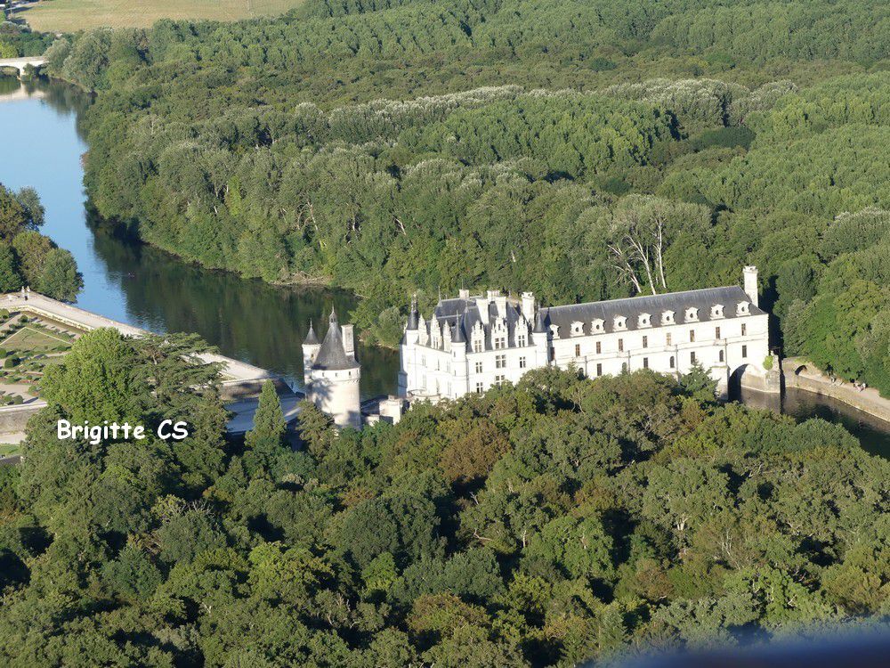 Vol en montgolfière : survol du château de Chenonceaux...