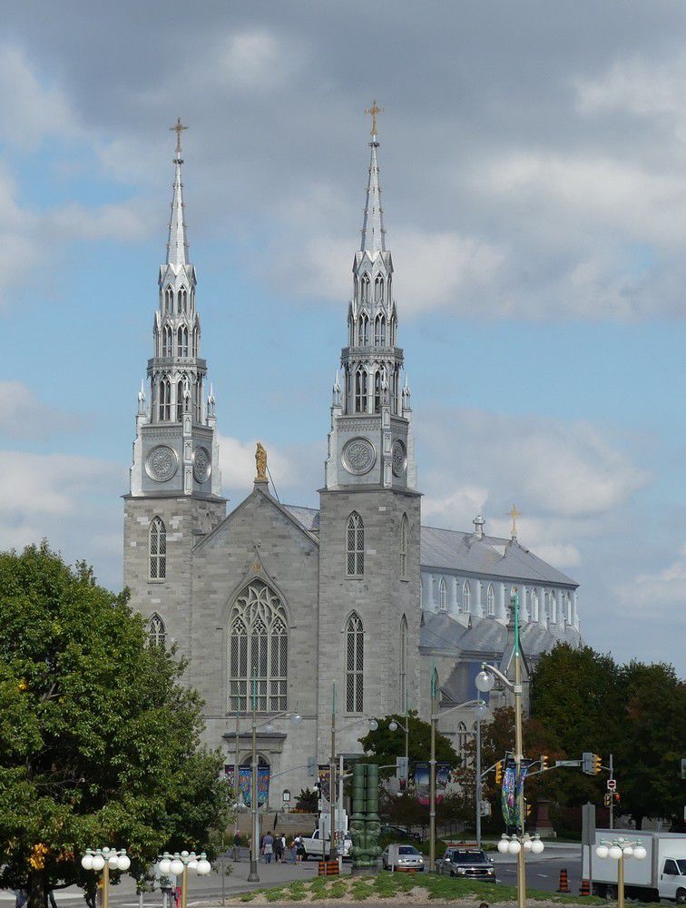 La Basilique-cathédrale Notre-Dame d'Ottawa...