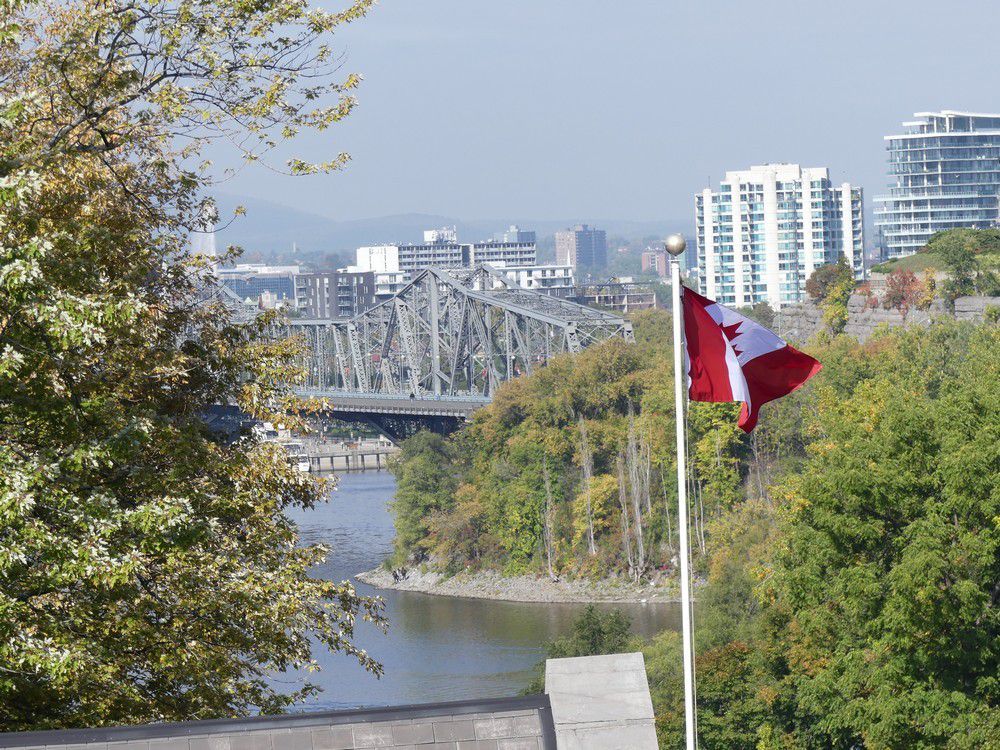 Le pont Alexandra à Ottawa...