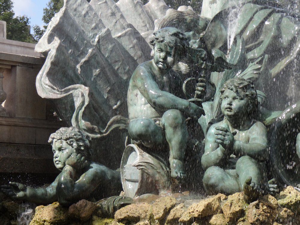 La Fontaine des Girondins à Bordeaux : côté Jardin Public...