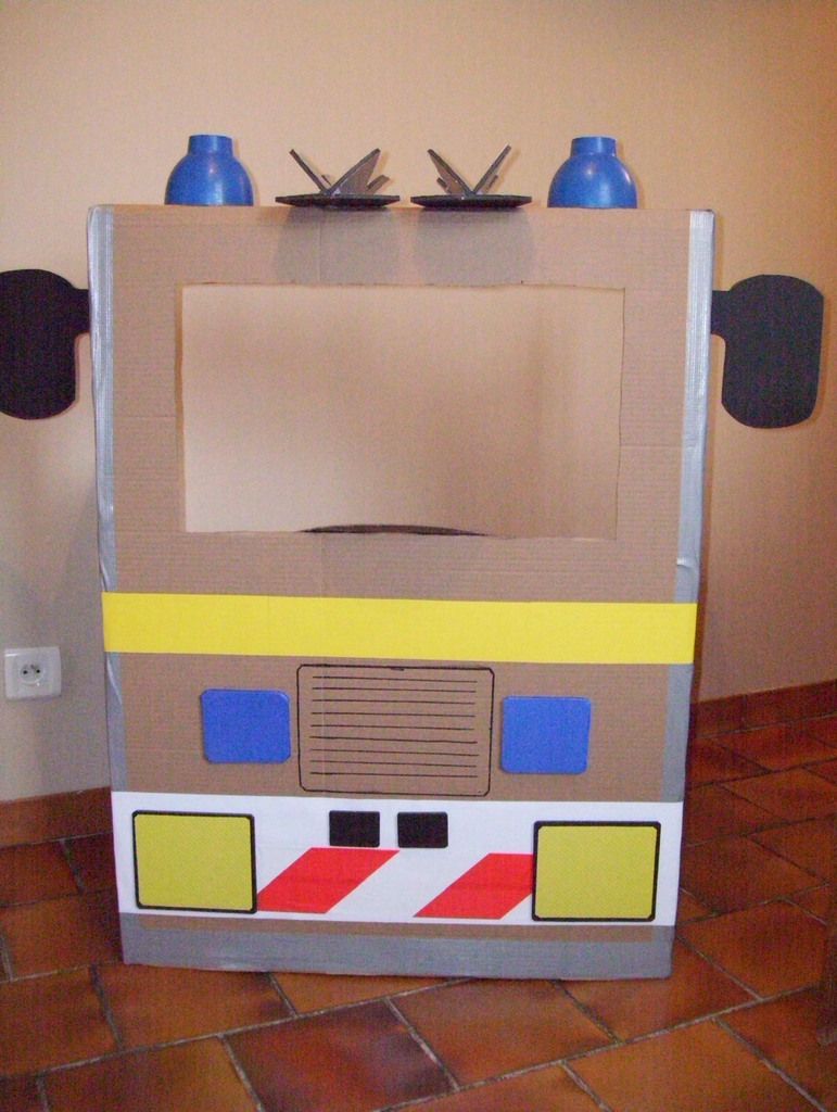 Camion de pompiers XXL en carton -