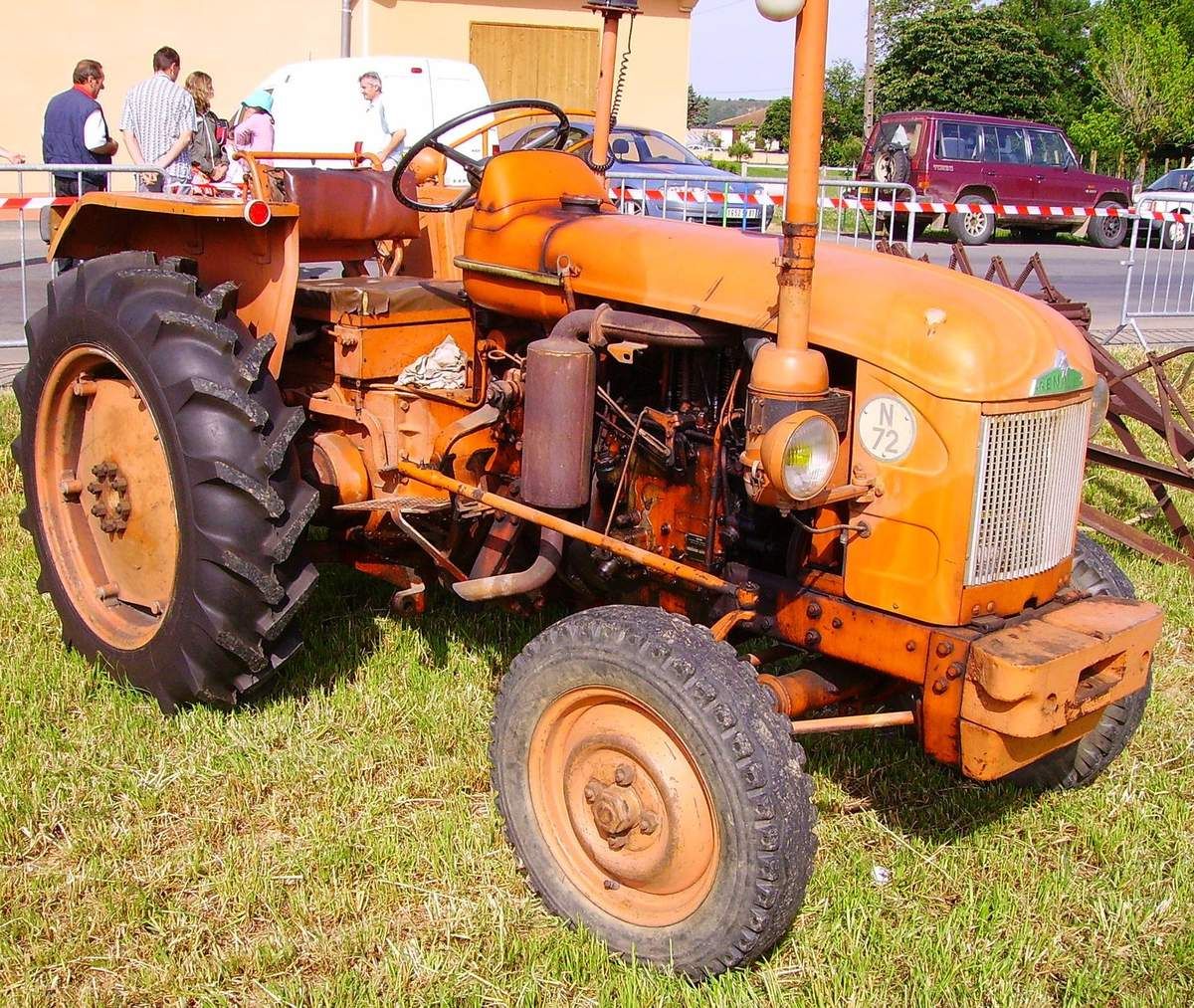 Renault N72 Les Tracteurs Montdragonnais