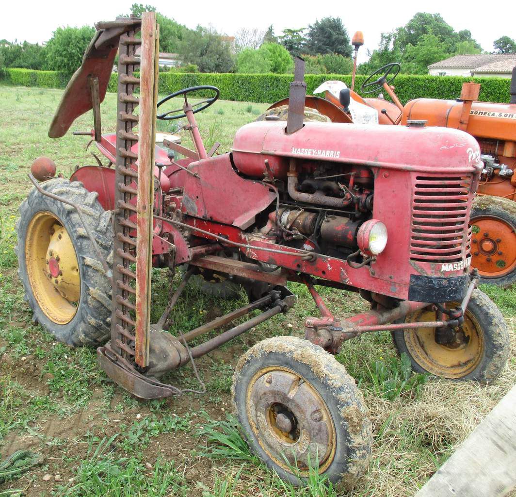 MASSEY HARRIS : PONY 812 - les tracteurs montdragonnais