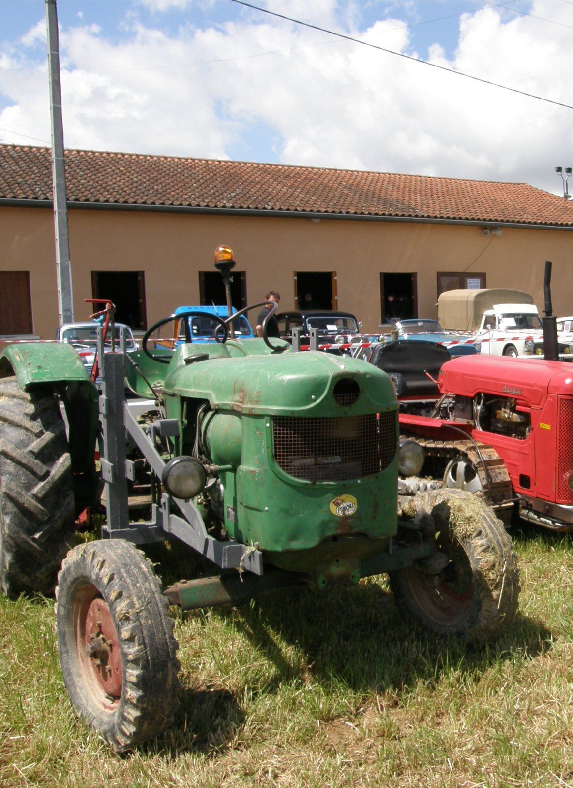 DEUTZ D40 - les tracteurs montdragonnais