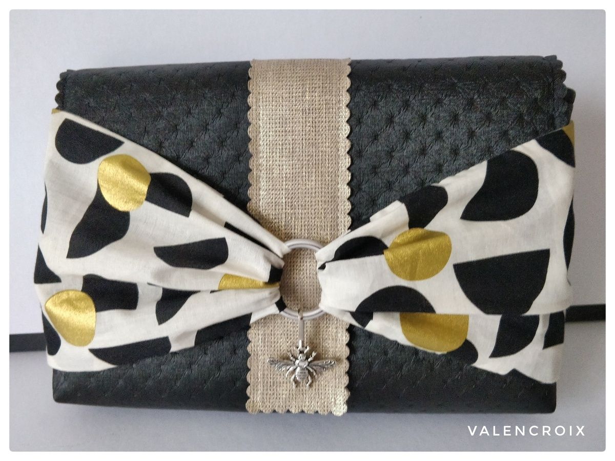 #valencroix #faitmain #saccartonne #pochettefaitmain #valenciennesmetropole