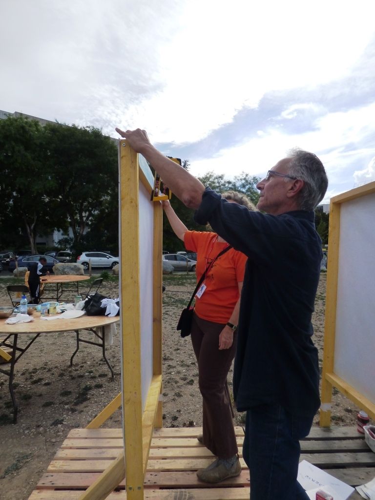 Urban-expo Des peintres grenoblois ont posé « Juste un geste » pour célébrer la non-violence le 6 octobre dernier à la Villeneuve de Grenoble