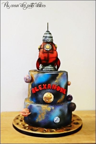 Gateau D Anniversaire Espace Et Fusee Au Coeur Des Petits Delices