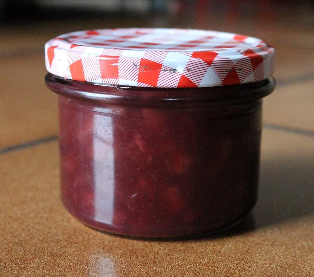 Birnen-Walnuss-Kuchen und Birnen-Rotwein-Marmelade