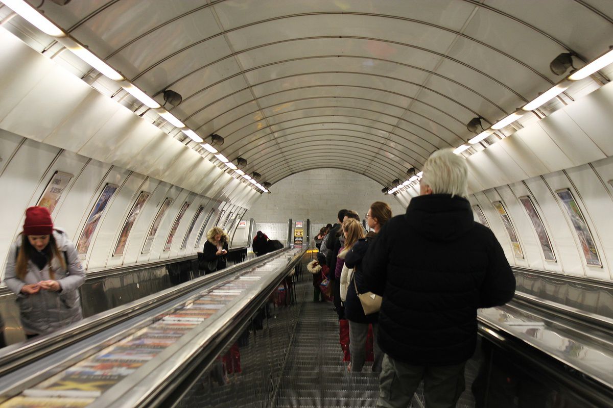 Rolltreppe Metro Station Musek in Prag