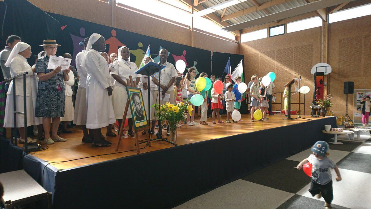 La cérémonie d'ouverture avec l'hymne à Nicolas Barré par les soeurs de la Providence puis l'hymne national Malgache et de RCA 