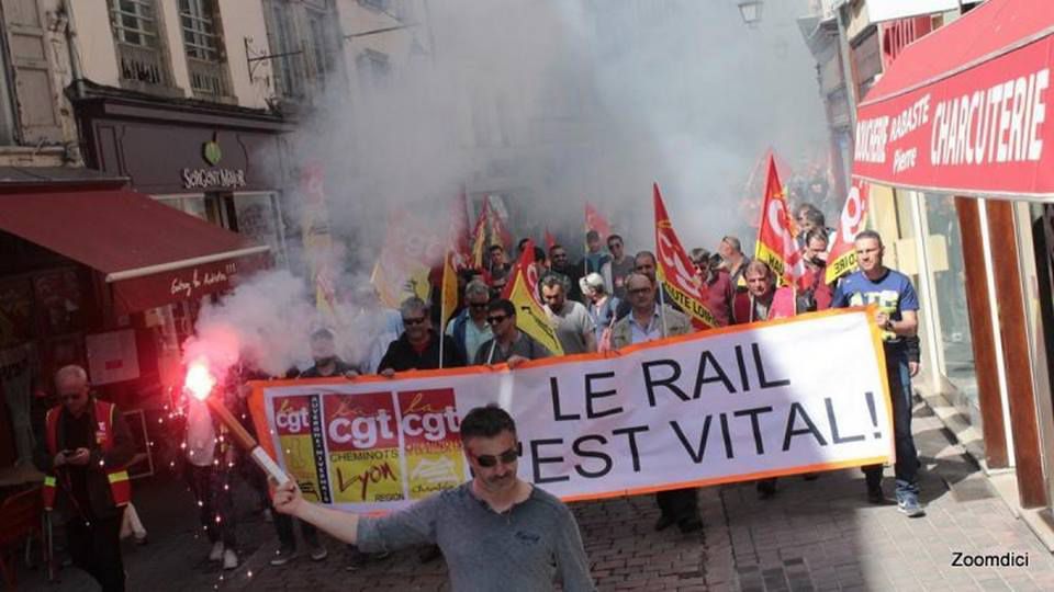 SNCF, Macron veut passer en force au risque de déclancher un mouvement social d'ampleur