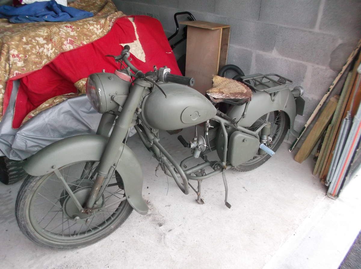 RESTAURATION MOTO MILITAIRE : Peugeot de 1954 - BIKE ( Anglais ) DNIEPR  1945/60 - Collectionneur matériel Militaire Historique et histoire militaire