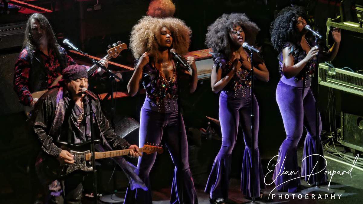 Little Steven et les trois choristes des Disciples of Soul : Jessica Wagner, Tania Jones et Sara Devine © Elian Poupard
