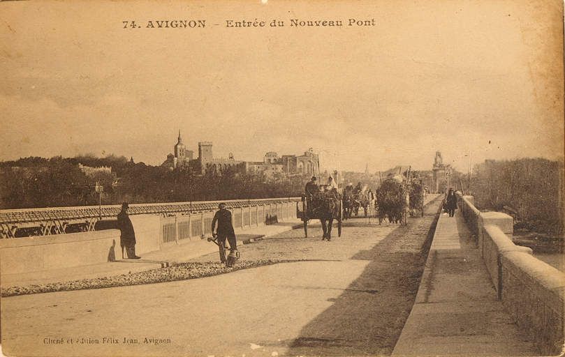 Du GARD au VAUCLUSE, du VAUCLUSE jusque dans le GARD  Avignon - Histoire de la liaison avec Villeneuve-lez-Avignon