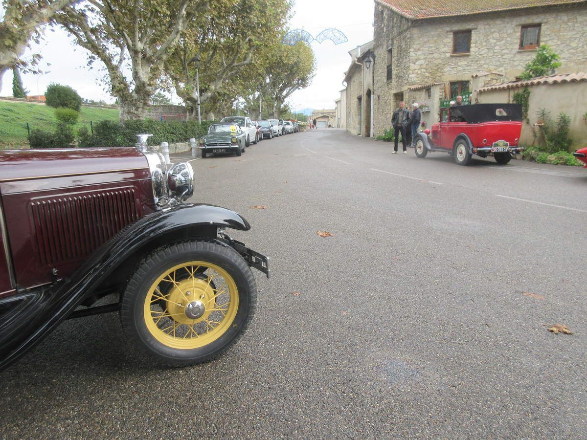 Dimanche 10 NOVEMBRE 2019, 2ème dimanche du mois dans le Vaucluse, à Caderousse plus exactement, la réunion mensuelle des autos anciennes 