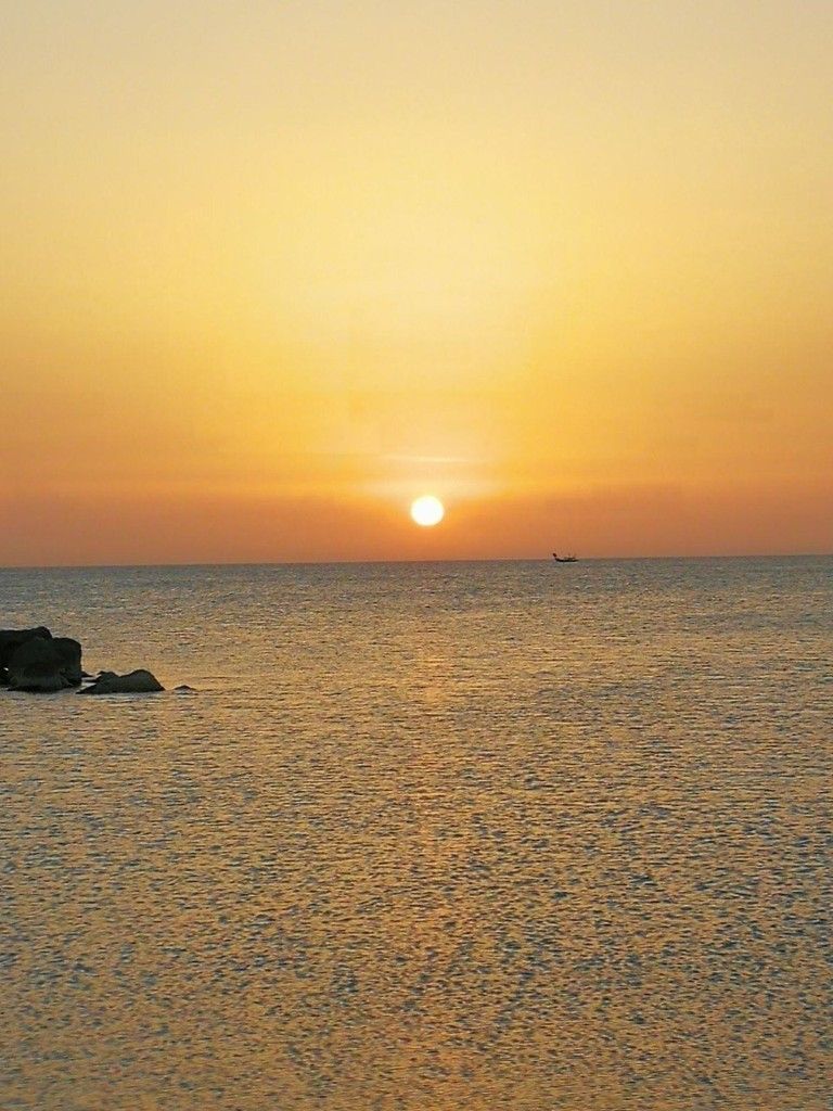 Quando guardo un tramonto e mi emoziono non mi domando a che velocit  gira la Terra o a che distanza ¨ il Sole o quanto sono grandi Amo quel momento