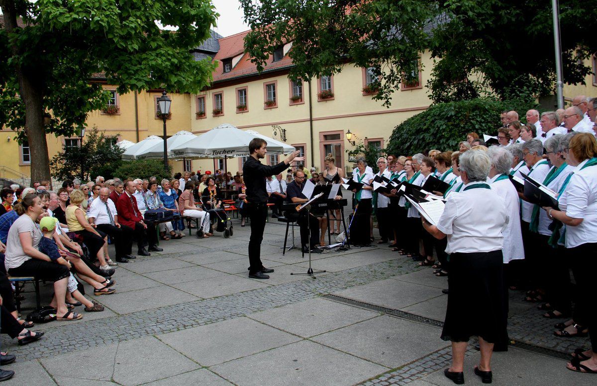 Großer Zuspruch beim gelungenen Serenaden-Konzert des Männergesangvereins im idyllischen Rathaushof