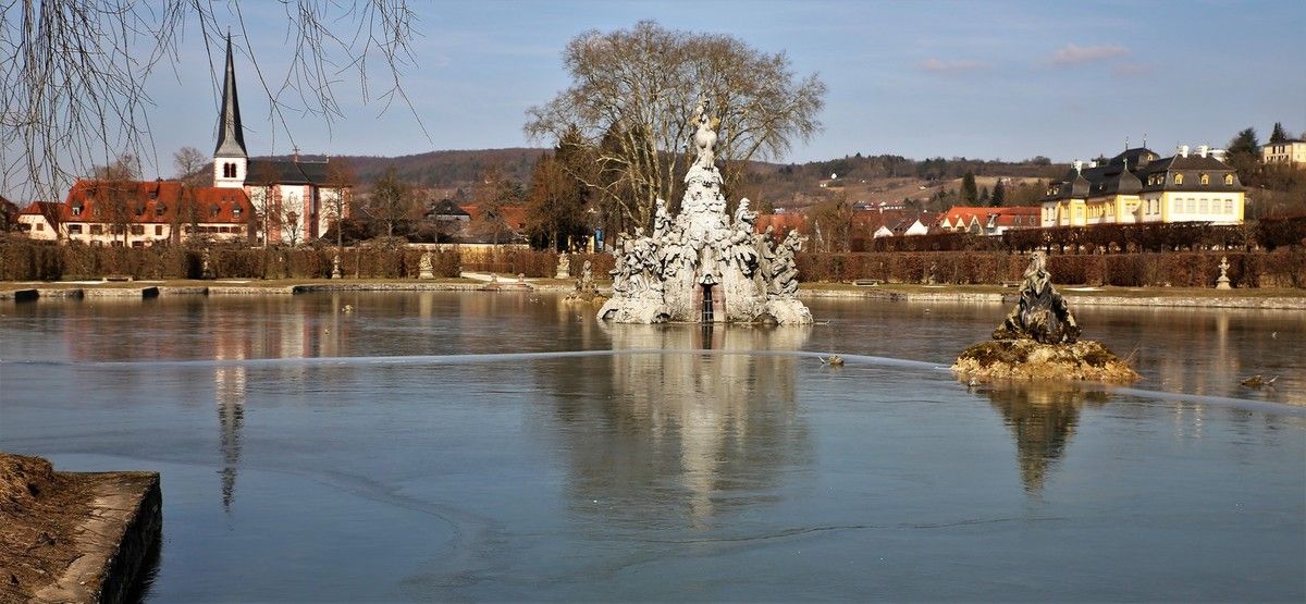Die Eisfläche wirkt wie ein Spiegel