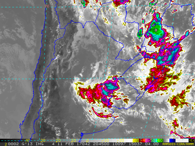 En el centro, litoral:( Sta Fe, Rosario,Concordia) Argentina, se observa formacion de nubes cargadas algunas electricamente, generando precipitaciones aisladas, debido a la intensificación de un sistema de baja presión y el océano, cerca del sur de Uruguay, la nubosidad debido al avance de un nuevo frente frío