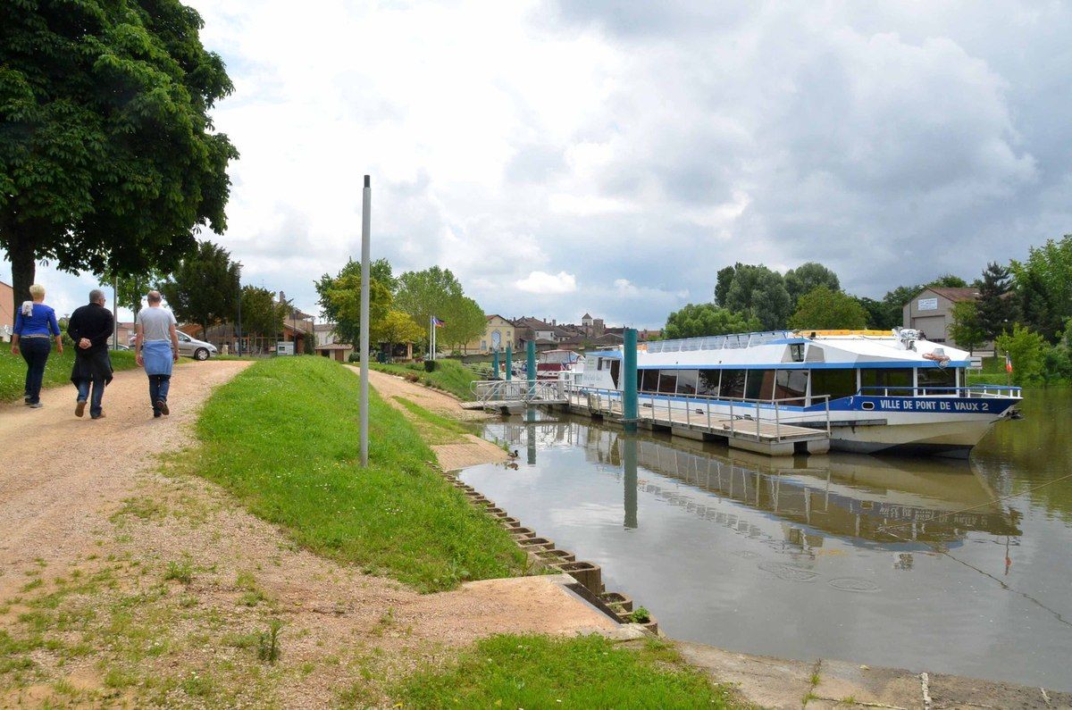 Le bateau bloqué au port par la crue du mois de juin.