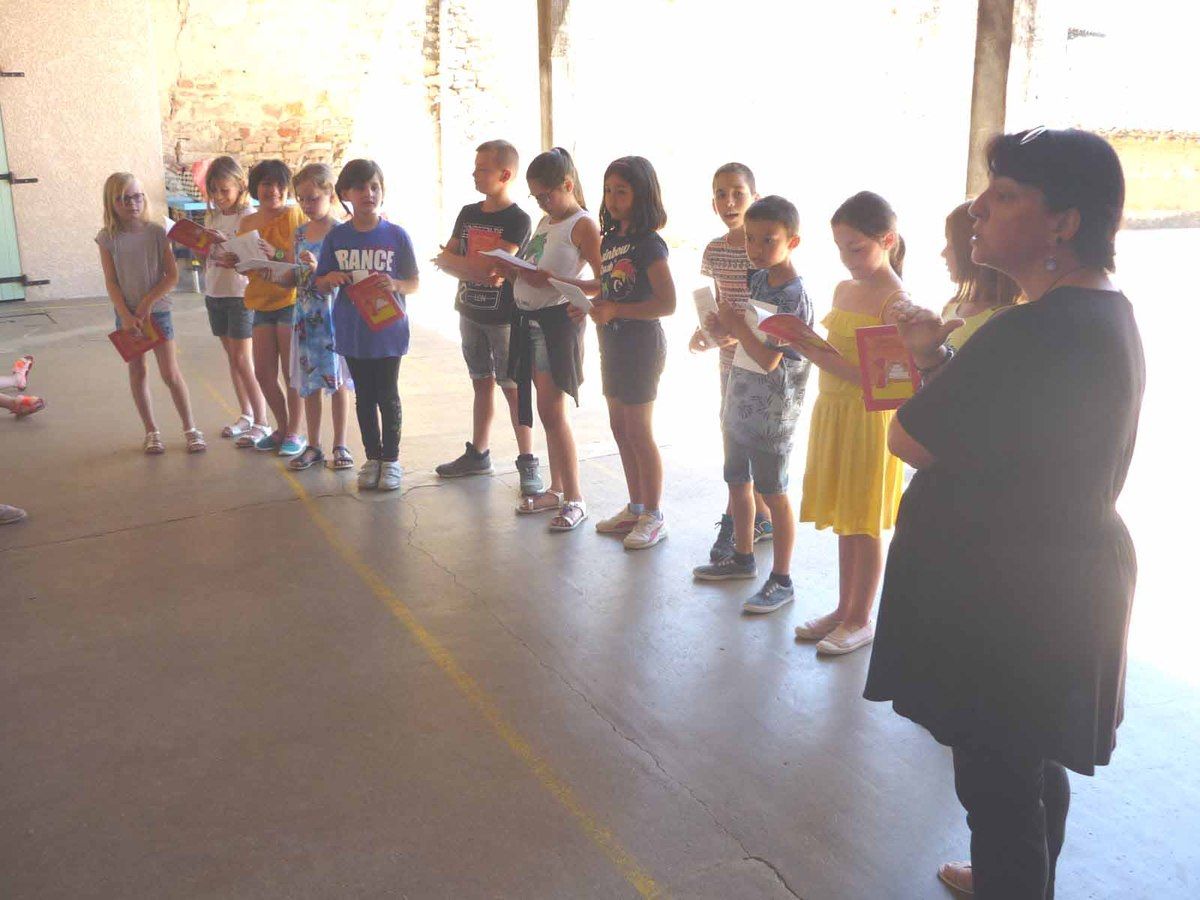 Chaque élève a présenté un passage.