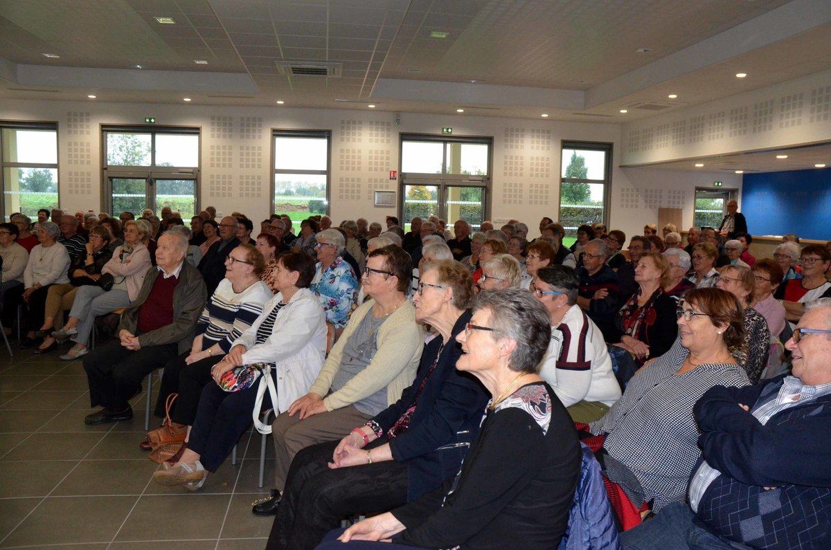 Le spectacle humoristique donné par Saint-Béaal a fait le plein.