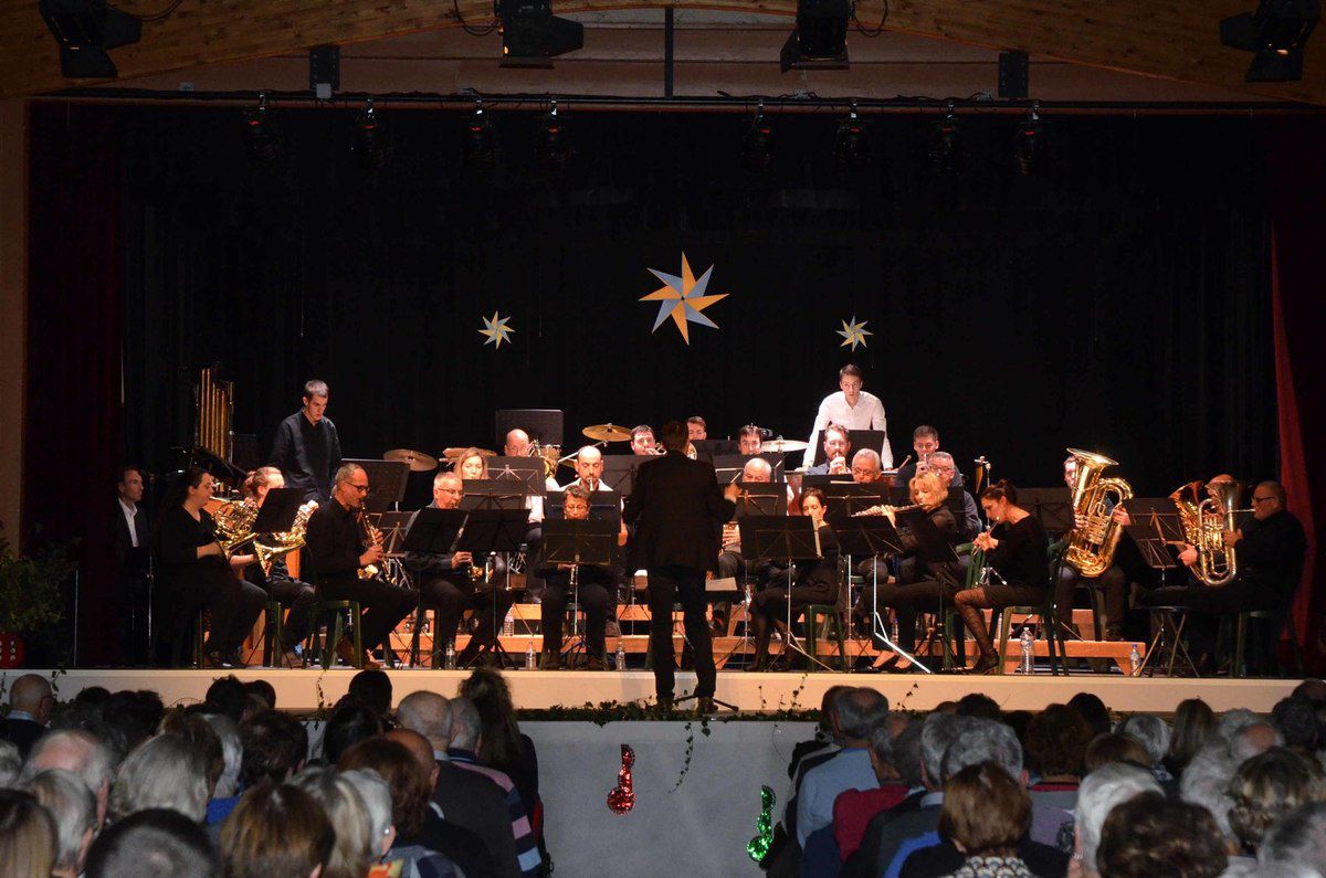 Une salle des fêtes comble a applaudi le concert annuel de la Sarrasine. 
