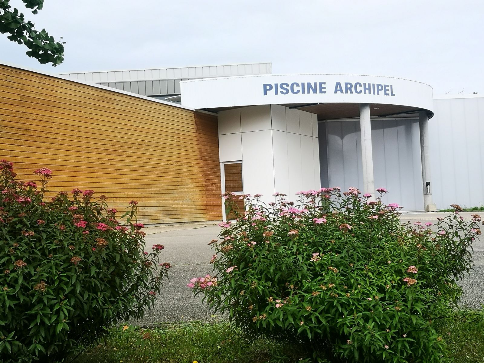 La piscine reste fermée pour le moment.