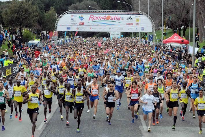 Mezza Maratona Roma-Ostia. Un'immagine della partenza dell'edizione 2014