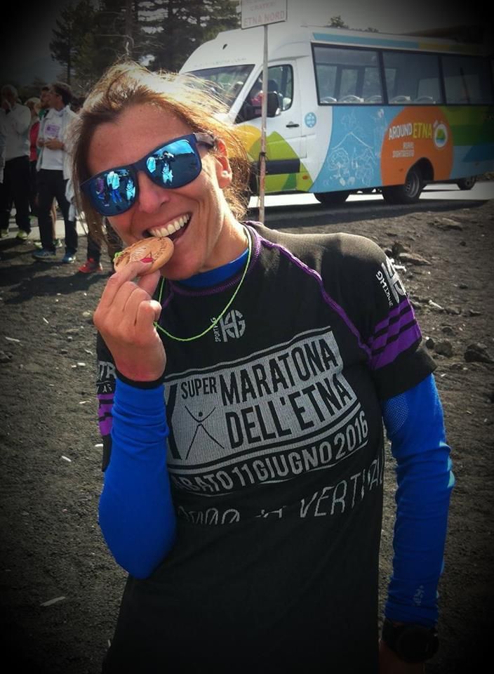 Marinella Barbagallo finisher della Supermaratona dell'Etna 0-3000 2016 (10^ edizione)