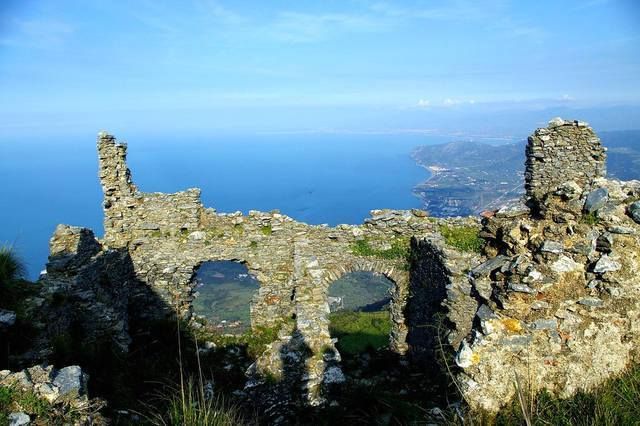 Percorsi selvaggi sui Nebrodi alla ricerca dell'ebbrezza dionisiaca (Cettina Vivirito)