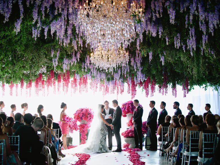 Idées originales de décoration de mariage avec des arches florales