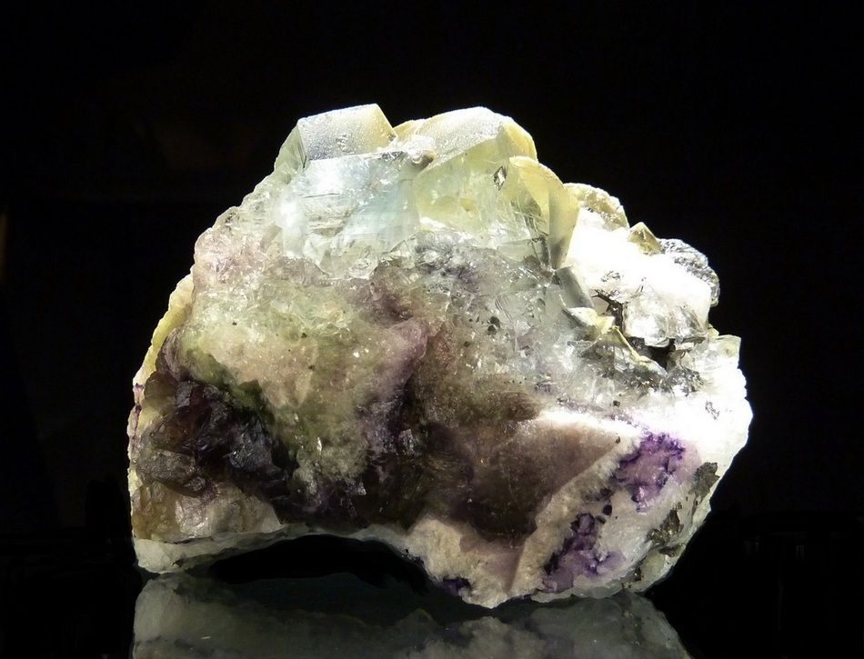 Fluorine mine de Cabrière 34. (8 x 6 cm).