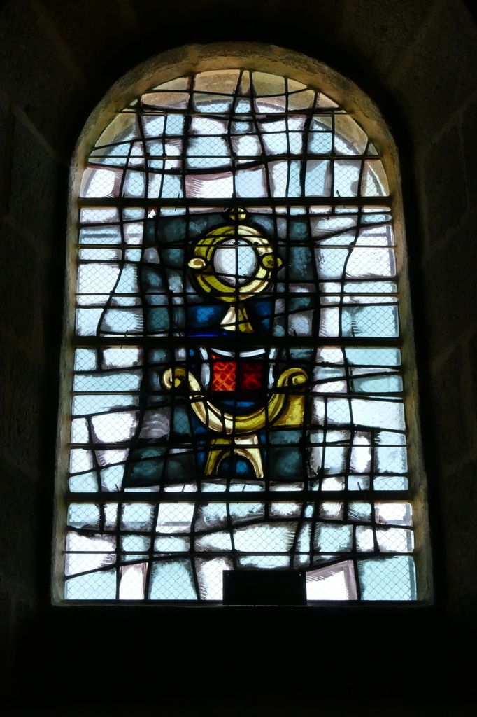Vitrail de Jacques Le Chevallier, Nef de l'église Notre-Dame du Cap Lihou, Granville, photographie lavieb-aile.