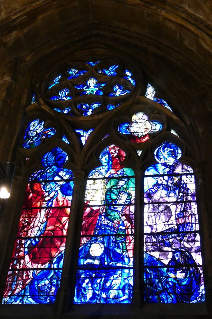 Marc Chagall et Charles Marcq,  baie n°9 , déambulatoire nord, cathédrale de Metz. Photographie lavieb-aile.