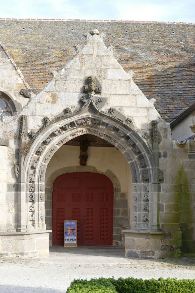 Porche sud, église Saint-Suliau, enclos paroissial de Sizun, photographie lavieb-aile.