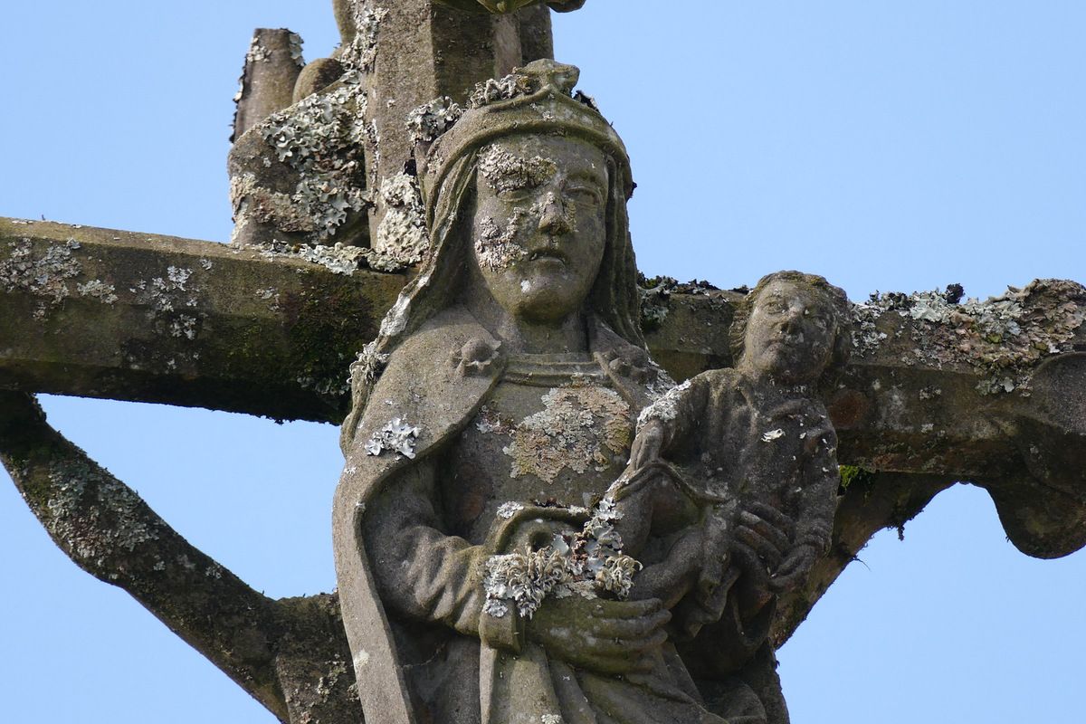 Vierge à l'Enfant, Croix du bourg, Dirinon. Photographie lavieb-aile février 2017