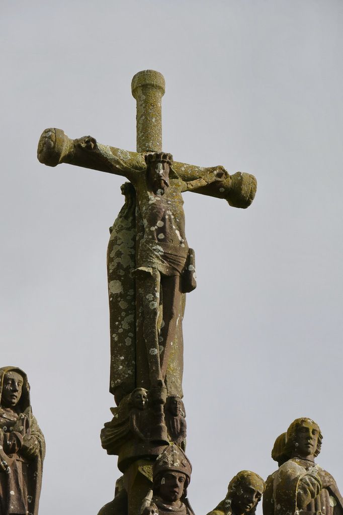 Le Christ en croix, calvaire de l'église de Dinéault. Photographie lavieb-aile, février 2017.