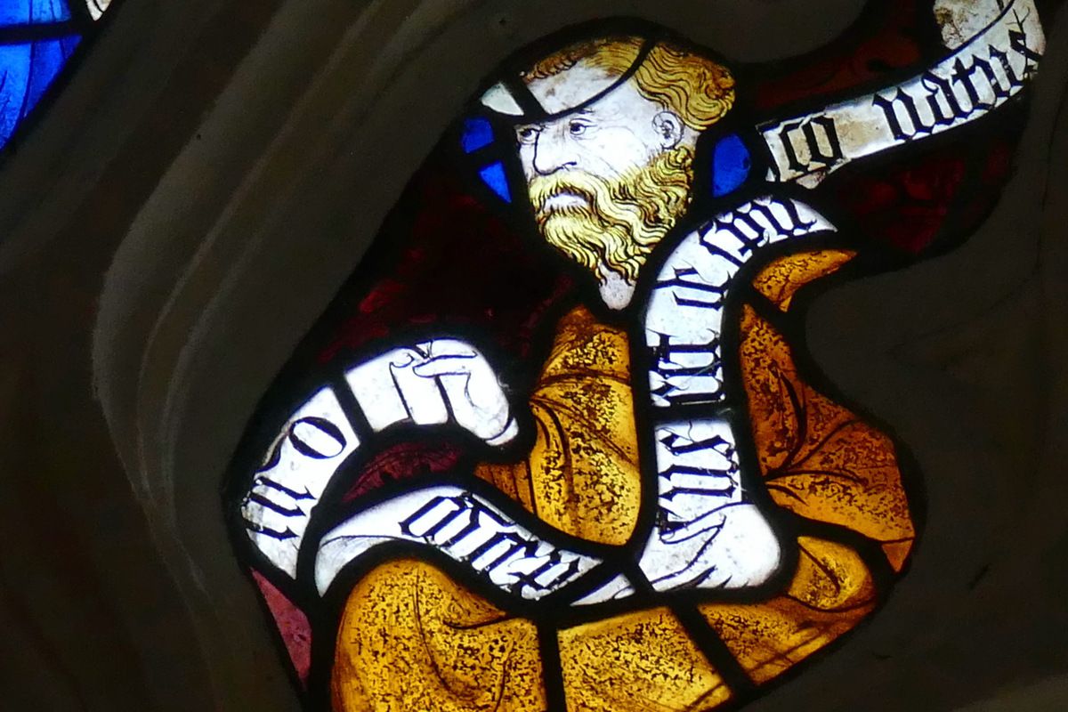 Tympan de la maîtresse vitre de 1402 de la chapelle saint-Jacques à Merléac. Photographie lavieb-aile septembre 2017.