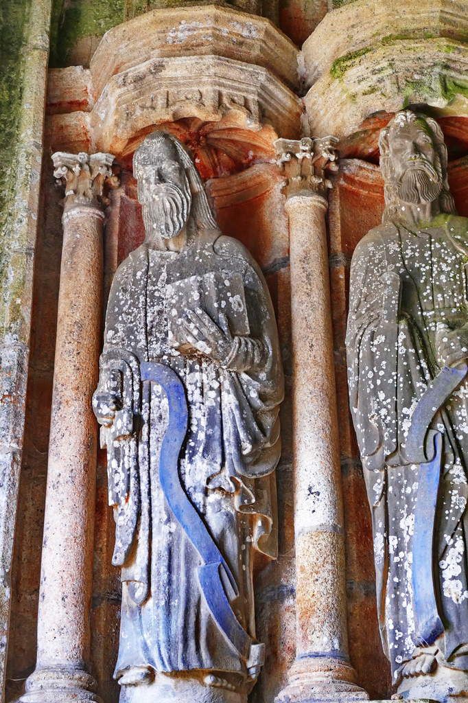 Saint Philippe, série des Apôtres du coté ouest du porche sud de l'église de Bodilis. Photographie lavieb-aile avril 2018.